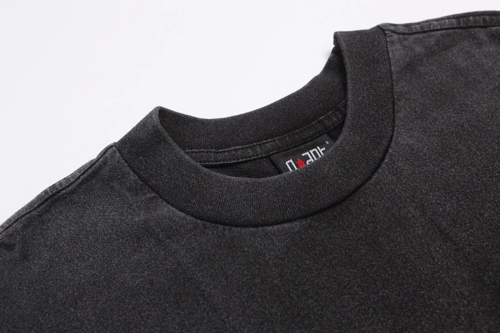 Saint Michael SAINT rainbow printed monogram washed and distressed loose long-sleeved VTG loose bottoming long-sleeved T-shirt Fabric: 260g Style number: SM11 Size: S-M-L-XL Color: Black Price: P156